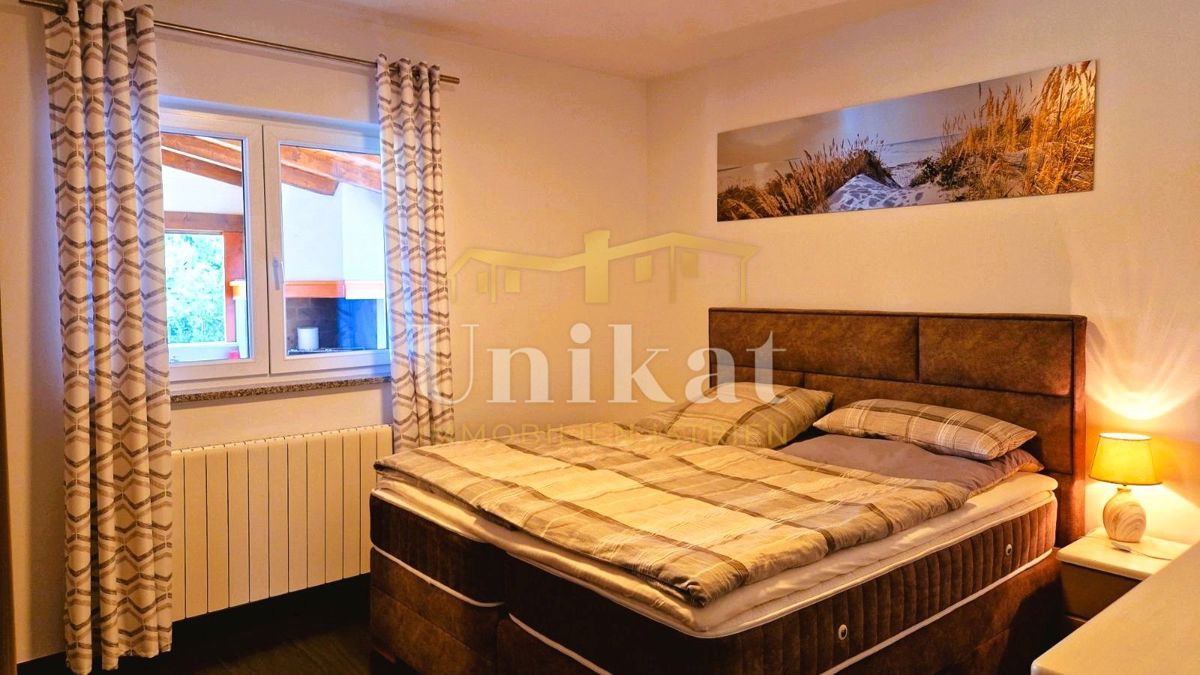 Villetta indipendente - piscina, garage e grande giardino